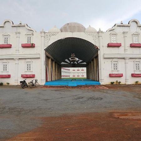 Oyo 18965 Parampara Garden Dharmpura Buitenkant foto