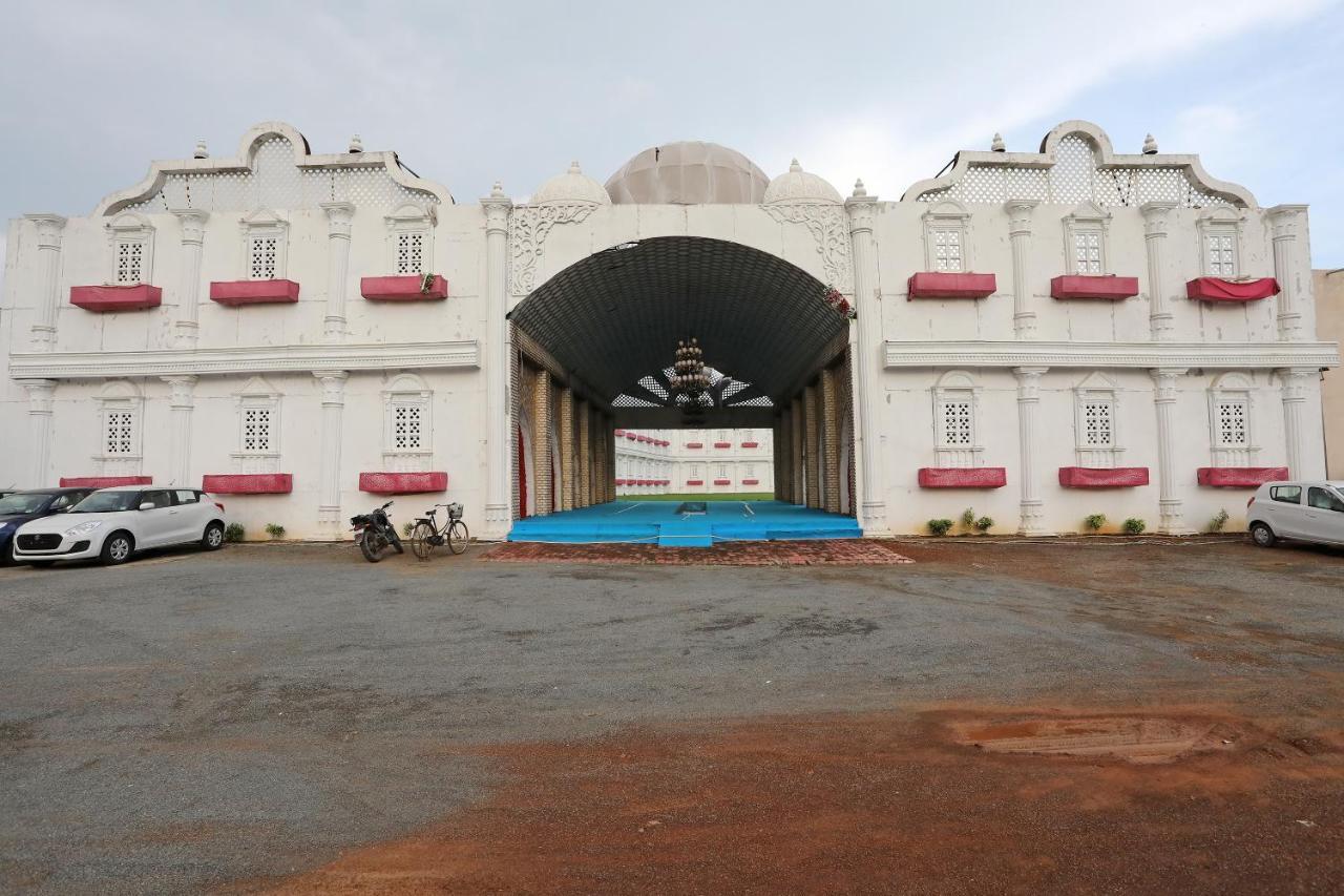 Oyo 18965 Parampara Garden Dharmpura Buitenkant foto