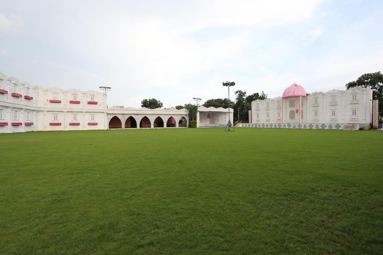 Oyo 18965 Parampara Garden Dharmpura Buitenkant foto